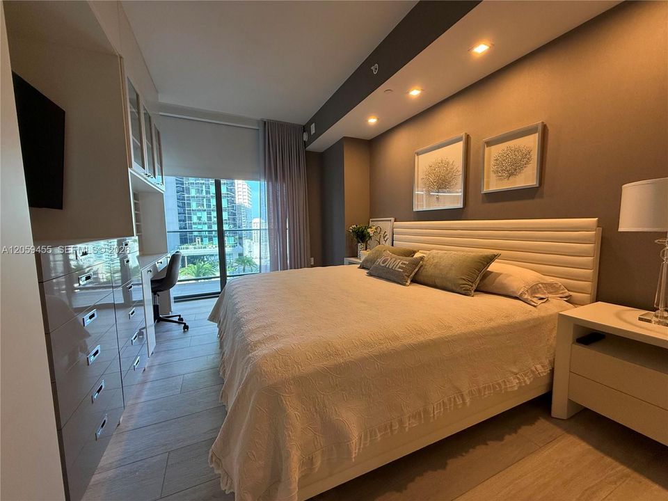 В аренду: $6,300 (2 спален, 2 ванн, 1042 Квадратных фут)
