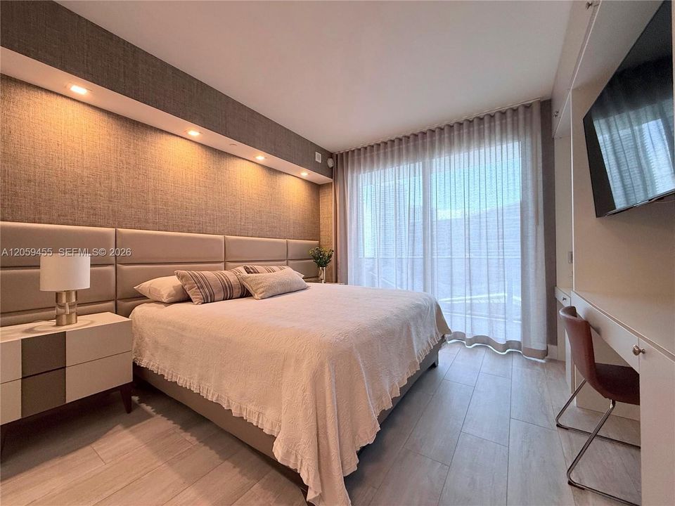 В аренду: $6,300 (2 спален, 2 ванн, 1042 Квадратных фут)