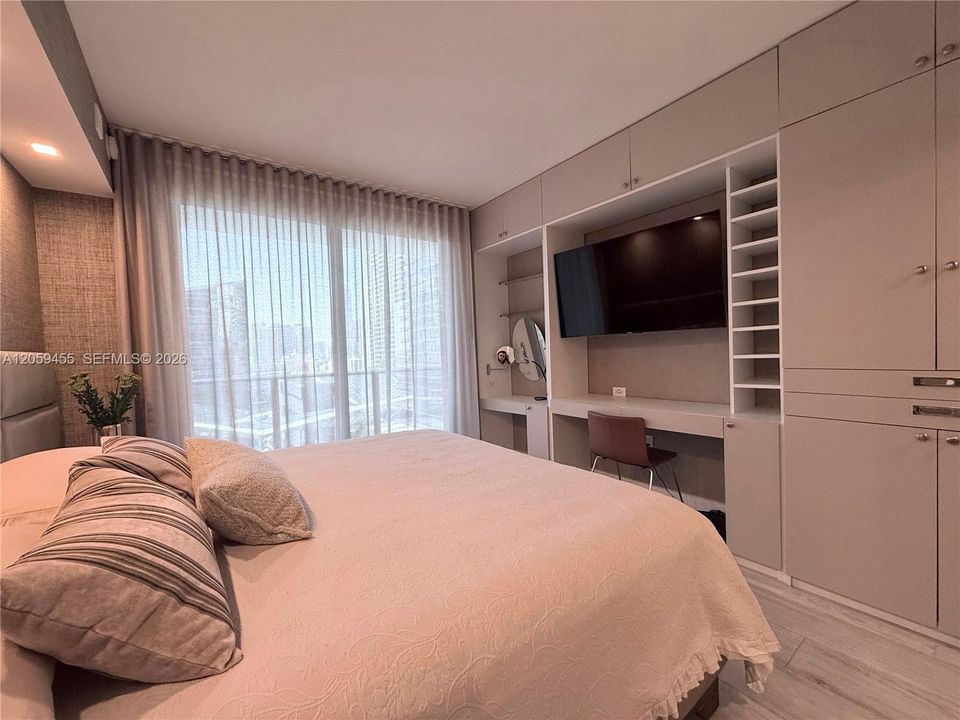 В аренду: $6,300 (2 спален, 2 ванн, 1042 Квадратных фут)