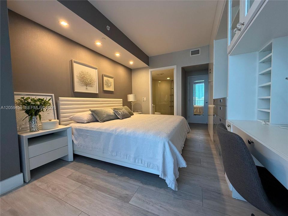 В аренду: $6,300 (2 спален, 2 ванн, 1042 Квадратных фут)