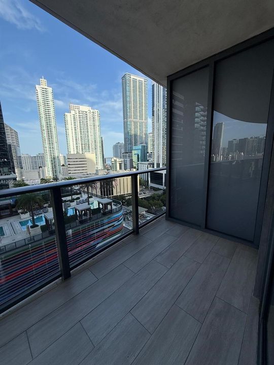 В аренду: $6,300 (2 спален, 2 ванн, 1042 Квадратных фут)