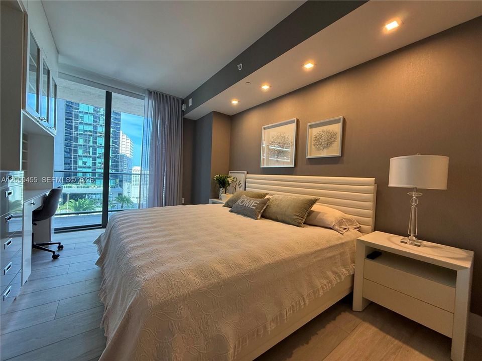 В аренду: $6,300 (2 спален, 2 ванн, 1042 Квадратных фут)