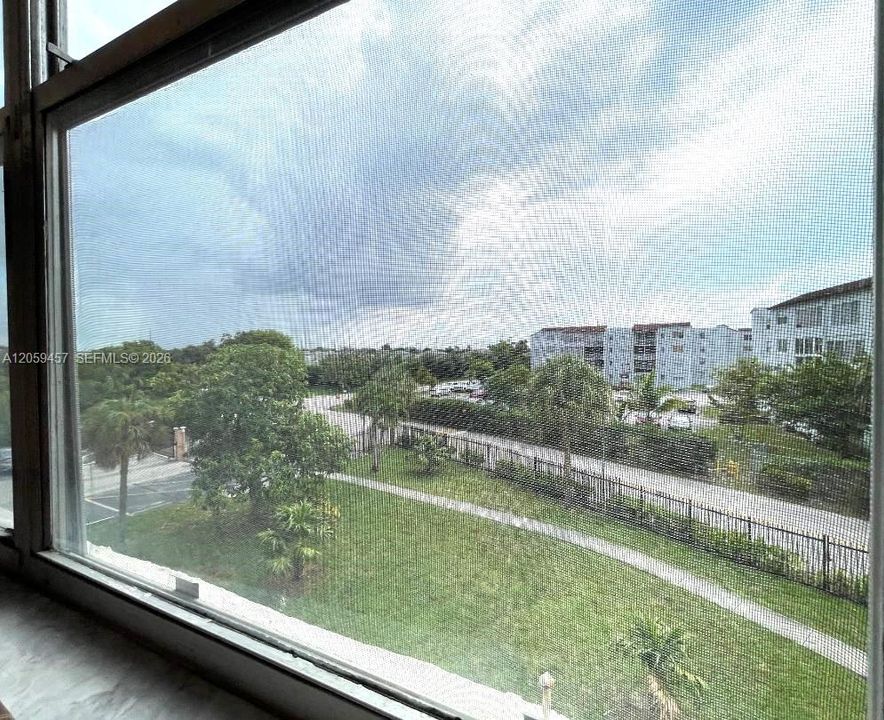 На продажу: $100,000 (2 спален, 2 ванн, 865 Квадратных фут)