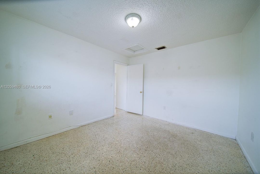 В аренду: $2,500 (2 спален, 1 ванн, 1100 Квадратных фут)