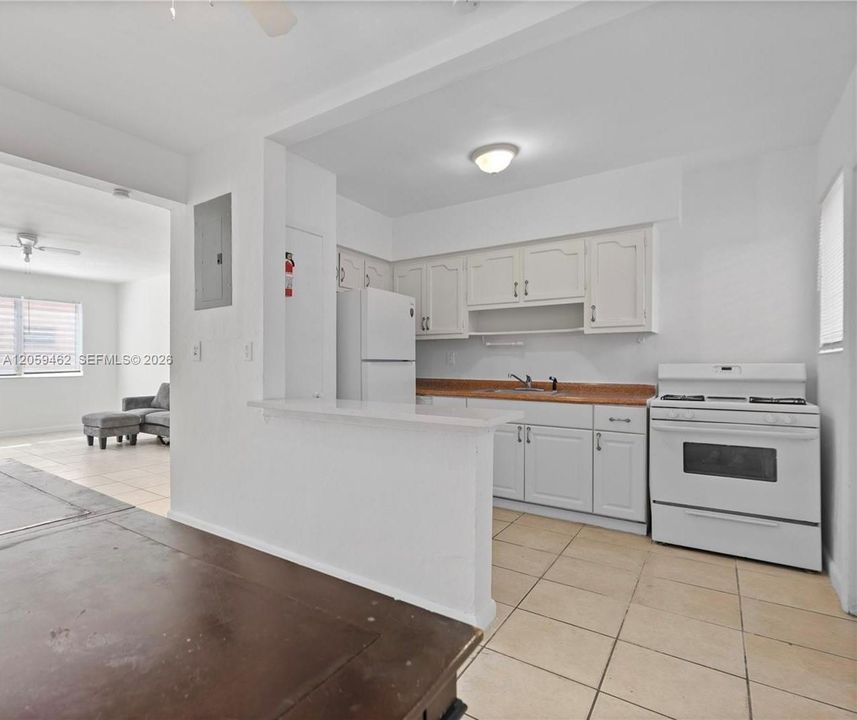 En Renta: $2,350 (2 camas, 1 baños, 4372 Pies cuadrados)