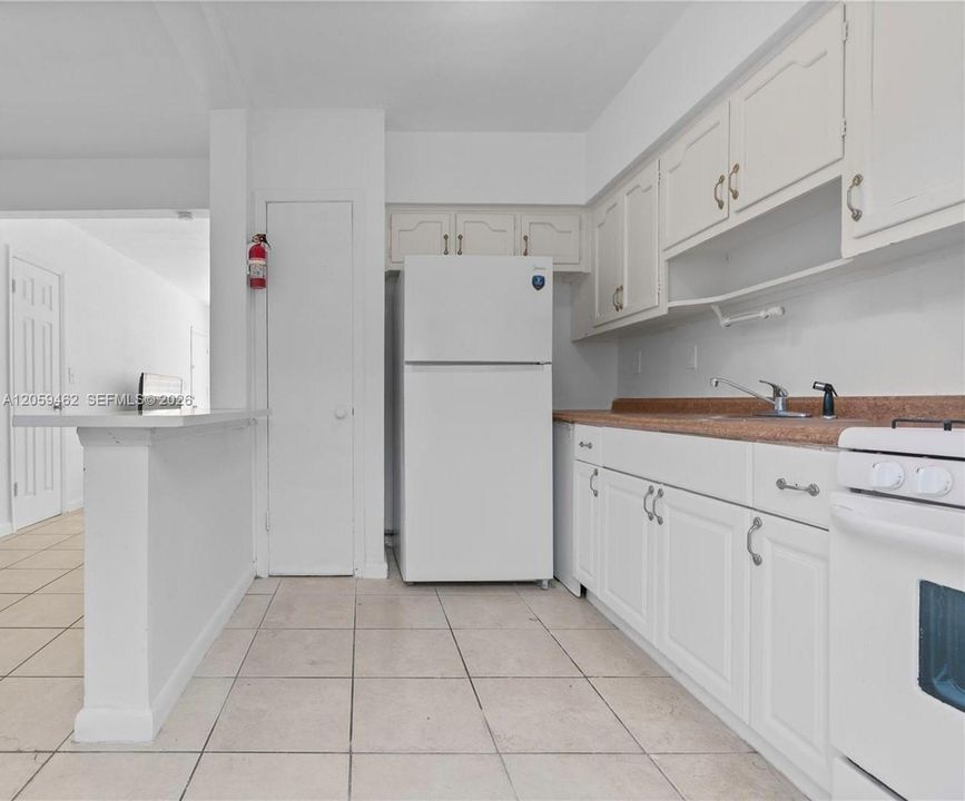 En Renta: $2,350 (2 camas, 1 baños, 4372 Pies cuadrados)
