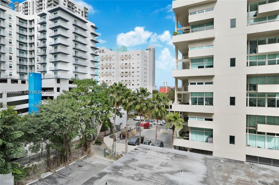 For Rent: $2,450 (1 beds, 1 baths, 731 Square Feet)