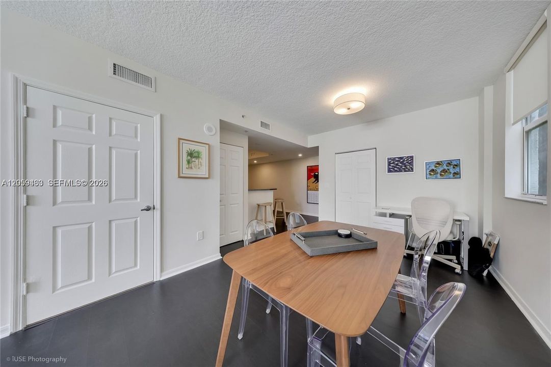 For Rent: $2,450 (1 beds, 1 baths, 731 Square Feet)