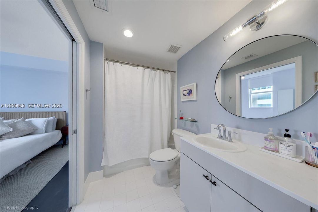 For Rent: $2,450 (1 beds, 1 baths, 731 Square Feet)
