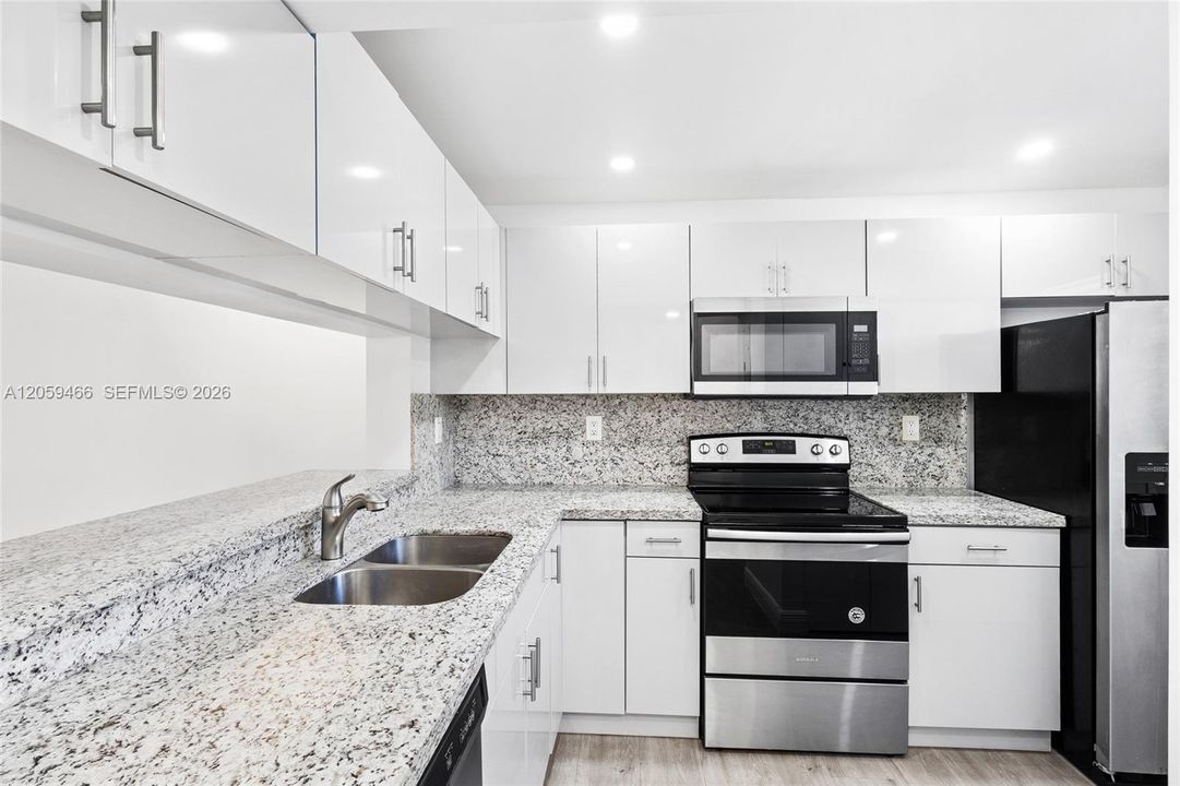 For Rent: $2,450 (2 beds, 2 baths, 1014 Square Feet)
