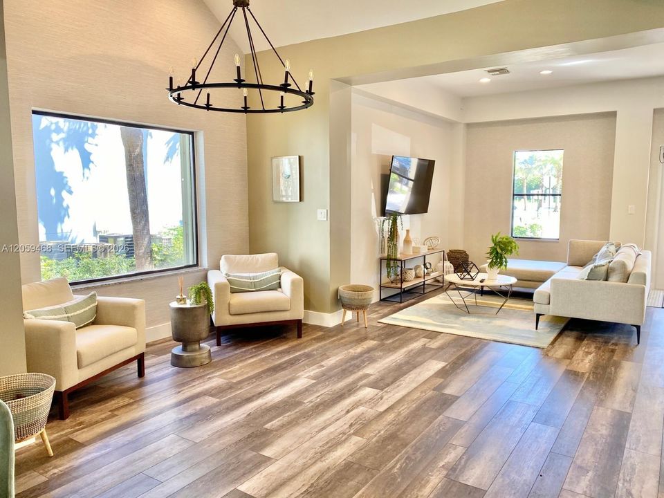 For Rent: $1,800 (1 beds, 1 baths, 650 Square Feet)