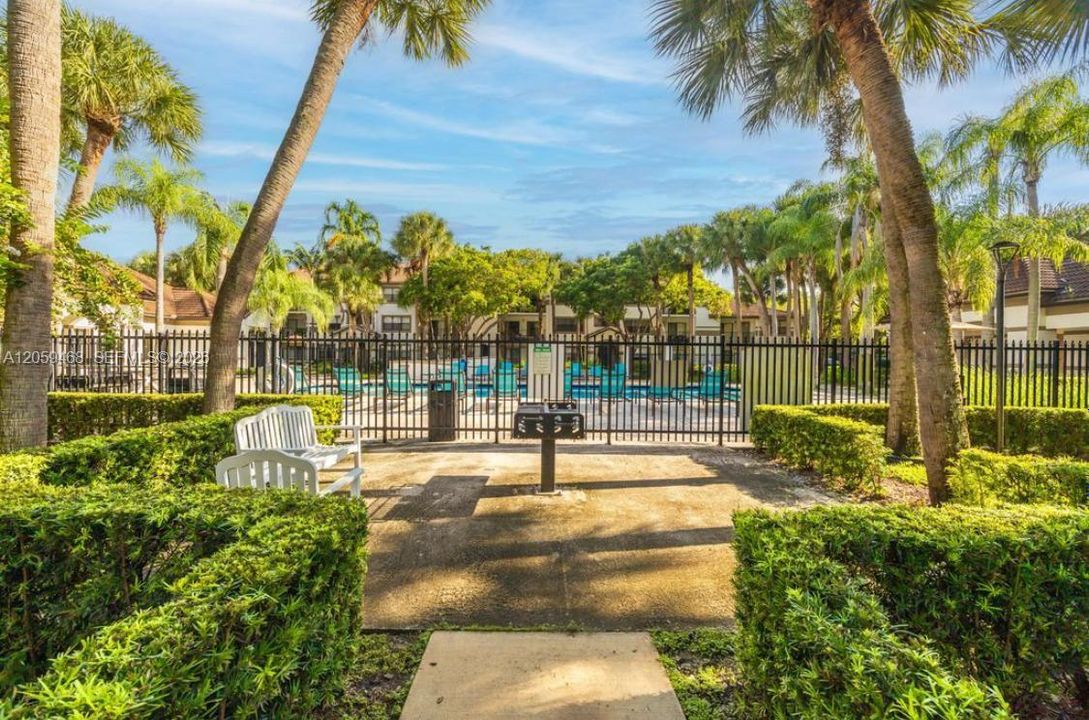 For Rent: $1,800 (1 beds, 1 baths, 650 Square Feet)
