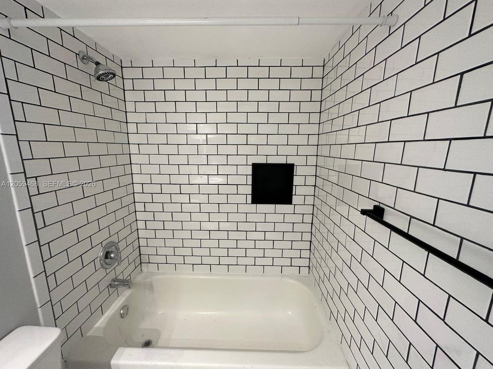 For Rent: $1,800 (1 beds, 1 baths, 650 Square Feet)