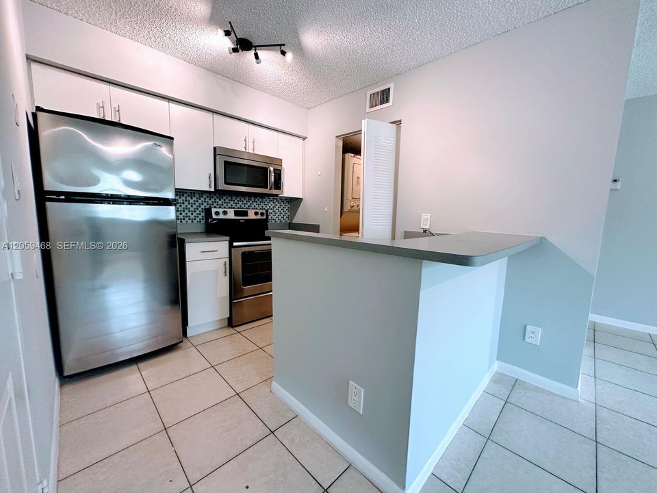 For Rent: $1,800 (1 beds, 1 baths, 650 Square Feet)
