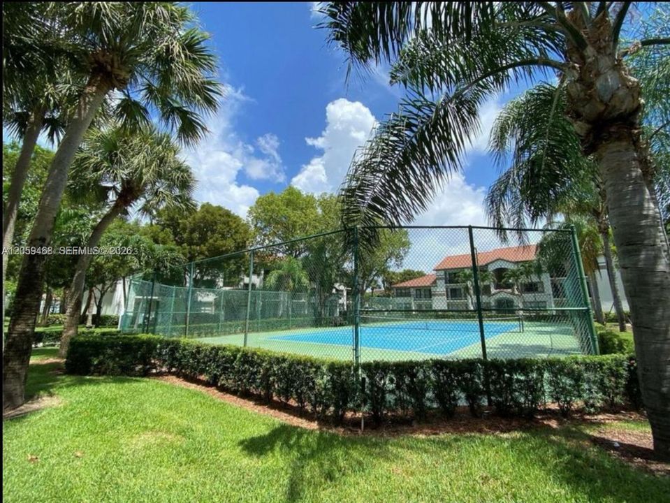 For Rent: $1,800 (1 beds, 1 baths, 650 Square Feet)