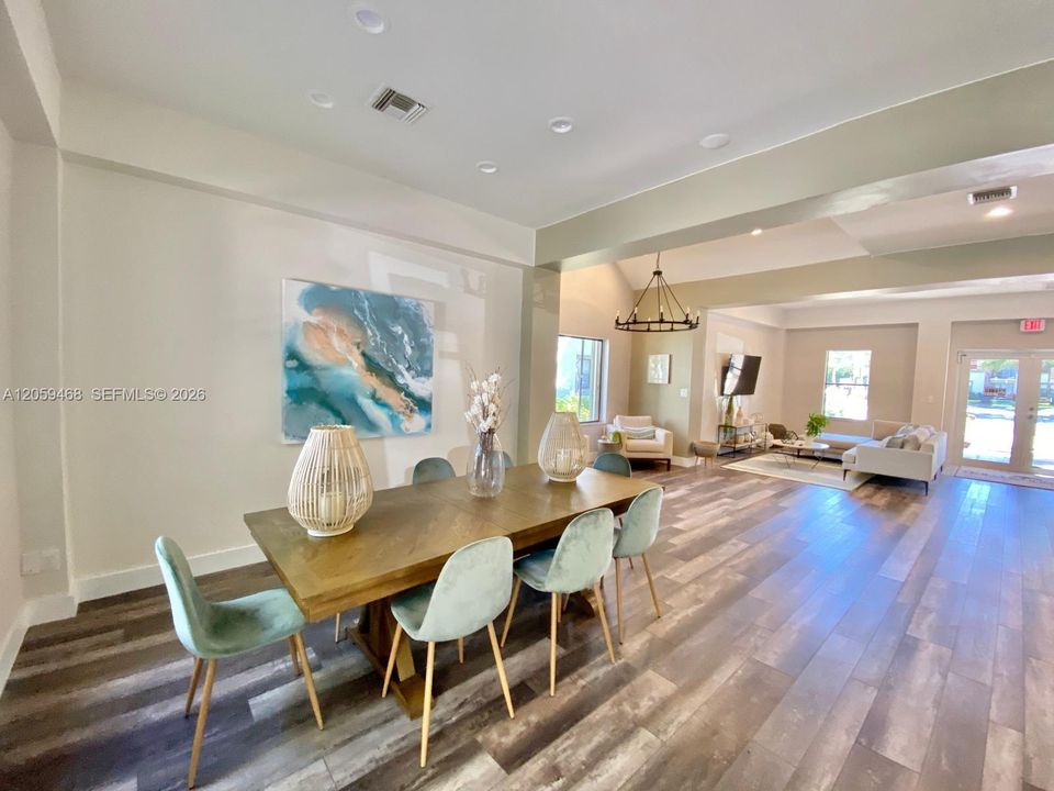 For Rent: $1,800 (1 beds, 1 baths, 650 Square Feet)