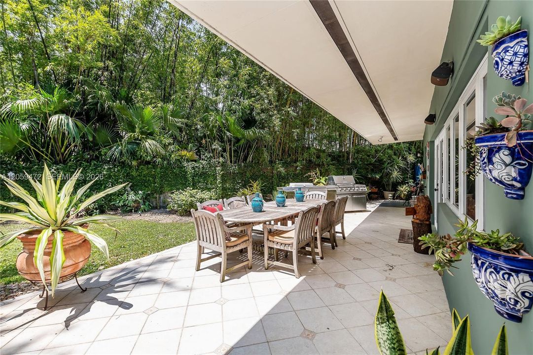 Charming covered courtyard perfect for al fresco dining, framed by lush landscaping — true Florida indoor-outdoor living.  Note: house is now vacant, see vancant pictures below