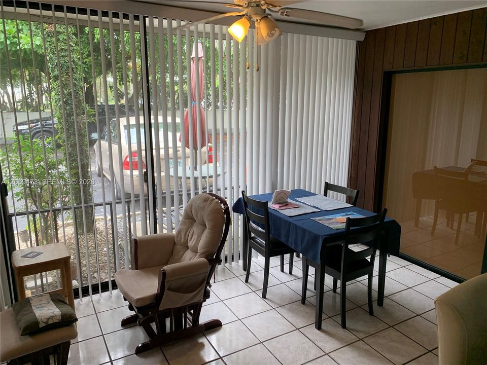 Activo con contrato: $2,500 (2 camas, 2 baños, 970 Pies cuadrados)