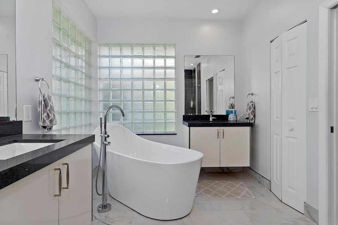 875 Bayside Lane weston FL- - 051