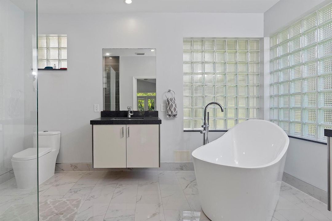 875 Bayside Lane weston FL- - 049