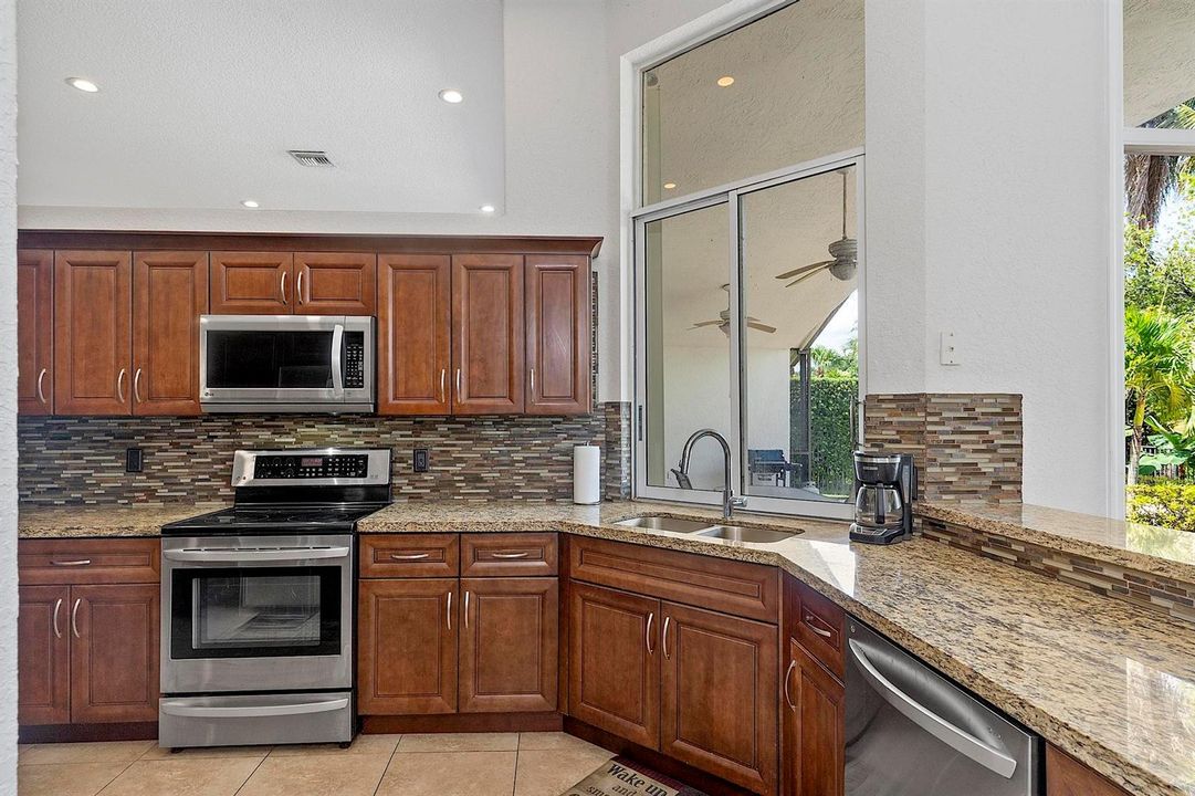 875 Bayside Lane weston FL- - 027