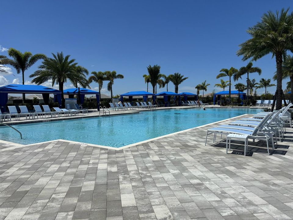 Valencia Walk Amenities
