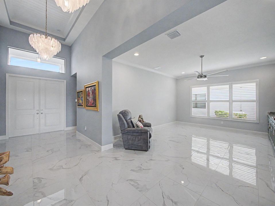 Entry/Dining