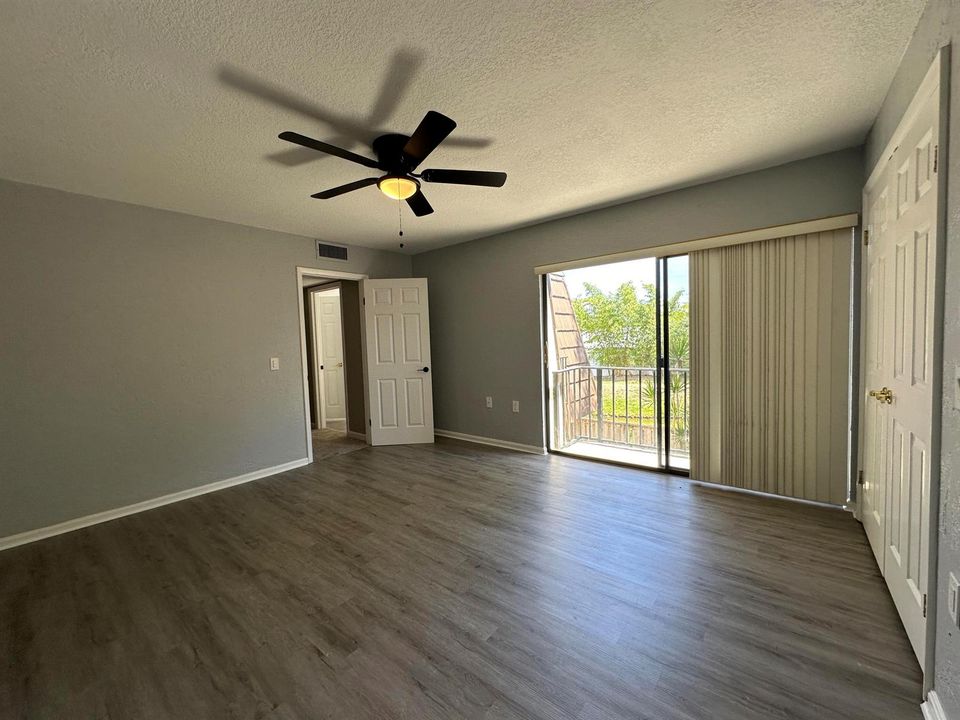 Master Bedroom, Balcony