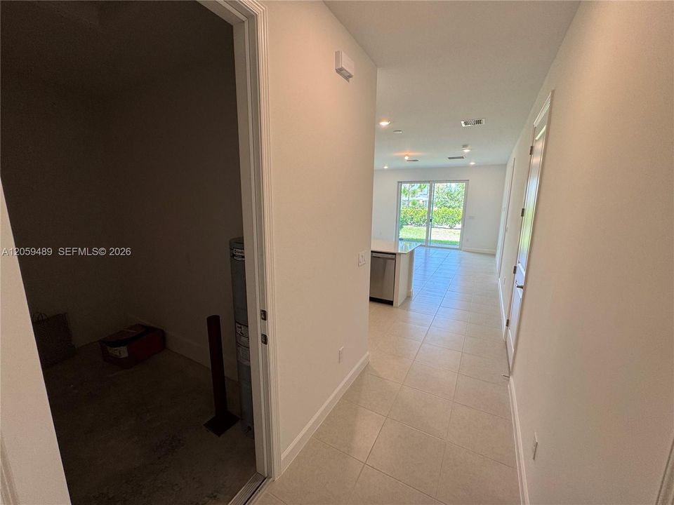 В аренду: $3,400 (3 спален, 2 ванн, 1308 Квадратных фут)