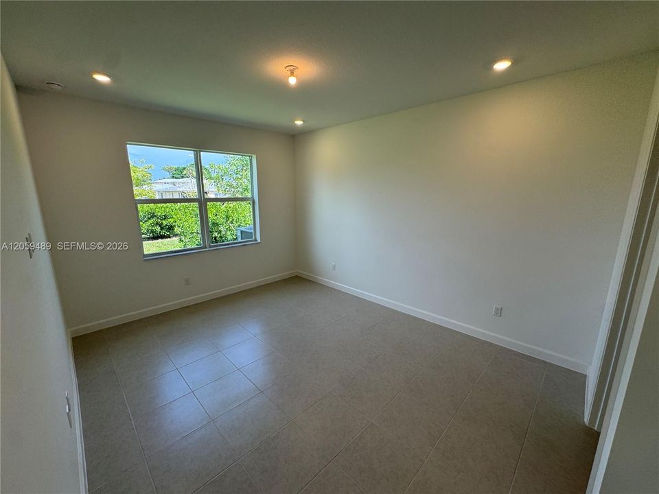 В аренду: $3,400 (3 спален, 2 ванн, 1308 Квадратных фут)