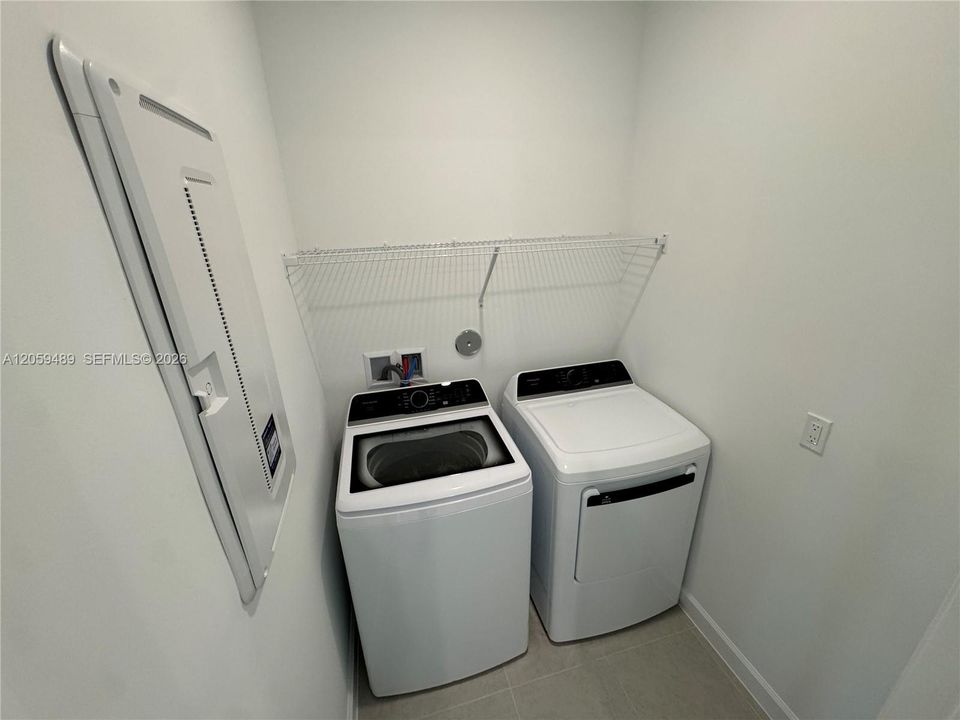В аренду: $3,400 (3 спален, 2 ванн, 1308 Квадратных фут)