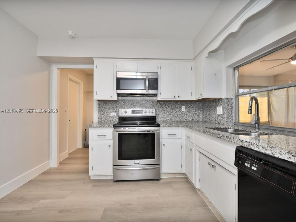 В аренду: $3,400 (2 спален, 2 ванн, 1126 Квадратных фут)