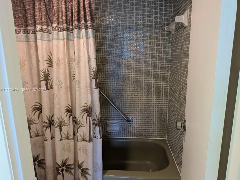For Rent: $1,500 (1 beds, 1 baths, 780 Square Feet)