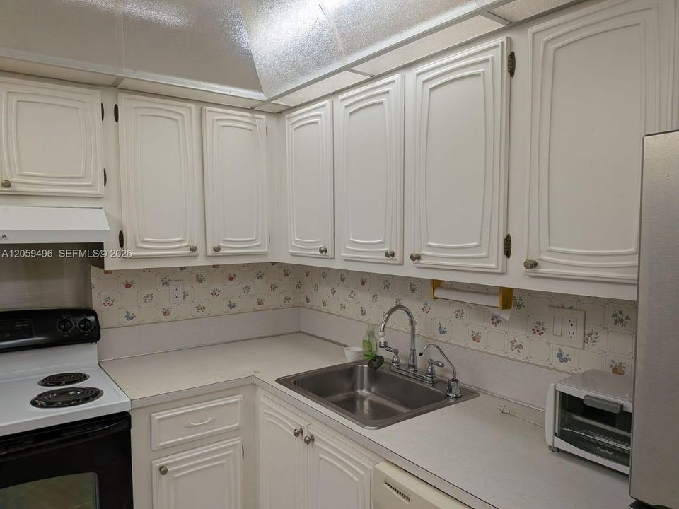 For Rent: $1,500 (1 beds, 1 baths, 780 Square Feet)