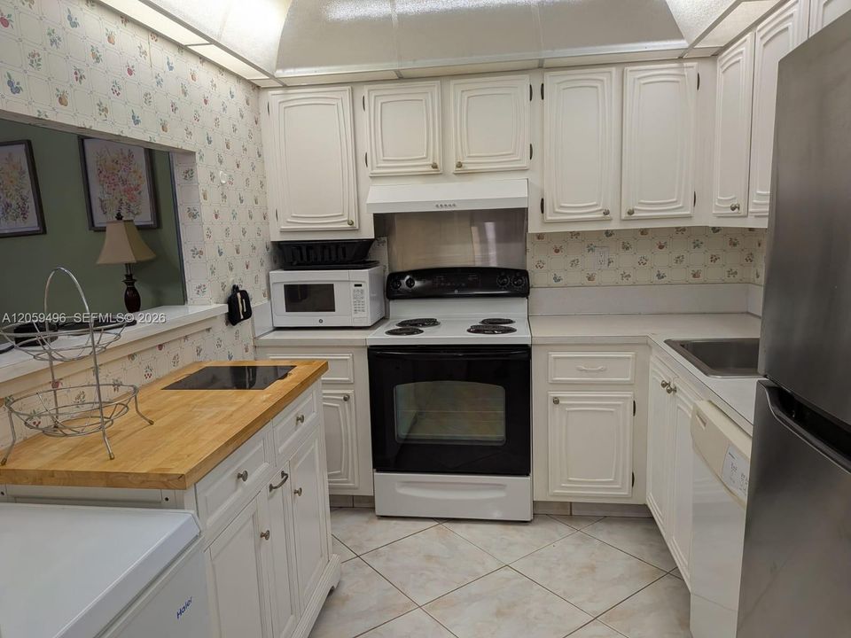 For Rent: $1,500 (1 beds, 1 baths, 780 Square Feet)