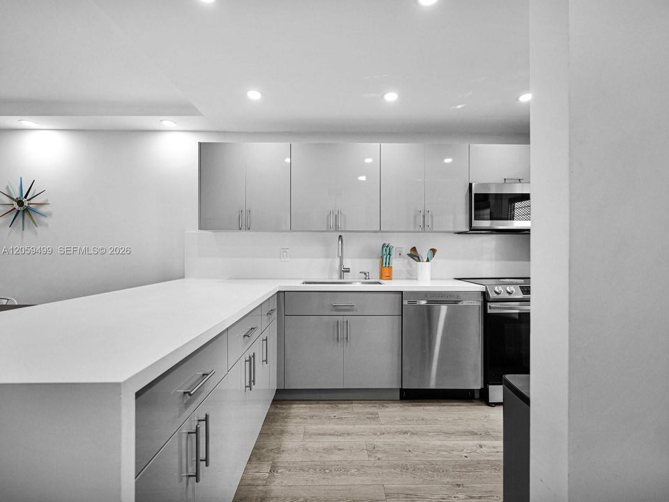 На продажу: $199,000 (2 спален, 2 ванн, 0 Квадратных фут)