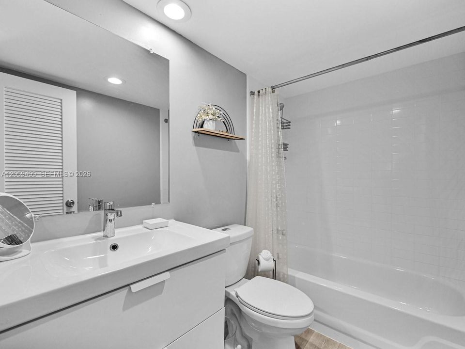 На продажу: $199,000 (2 спален, 2 ванн, 0 Квадратных фут)