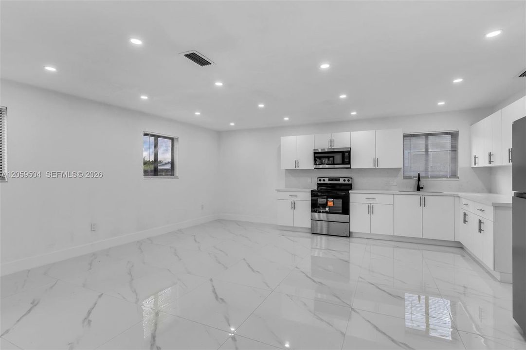 For Sale: $699,000 (3 beds, 2 baths, 1801 Square Feet)