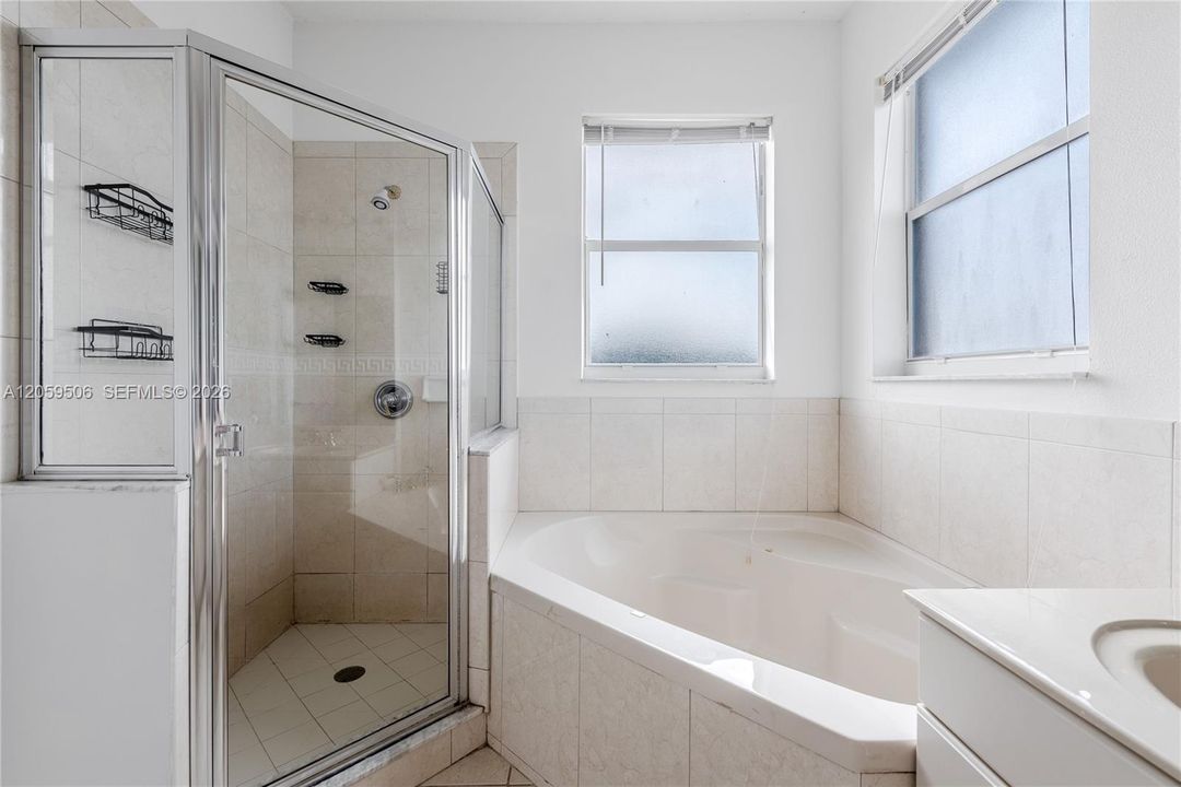 В аренду: $4,200 (4 спален, 2 ванн, 2613 Квадратных фут)