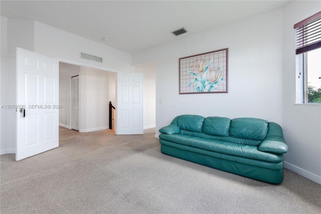 В аренду: $4,200 (4 спален, 2 ванн, 2613 Квадратных фут)