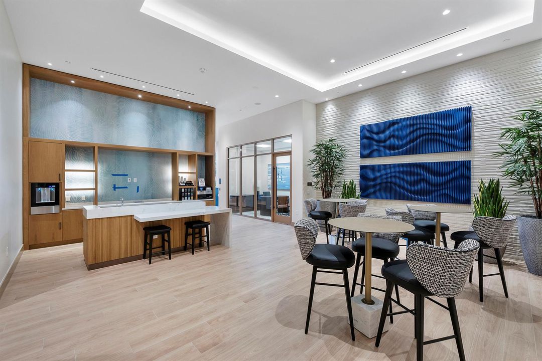 151 N Seabreeze Blvd u1703_100
