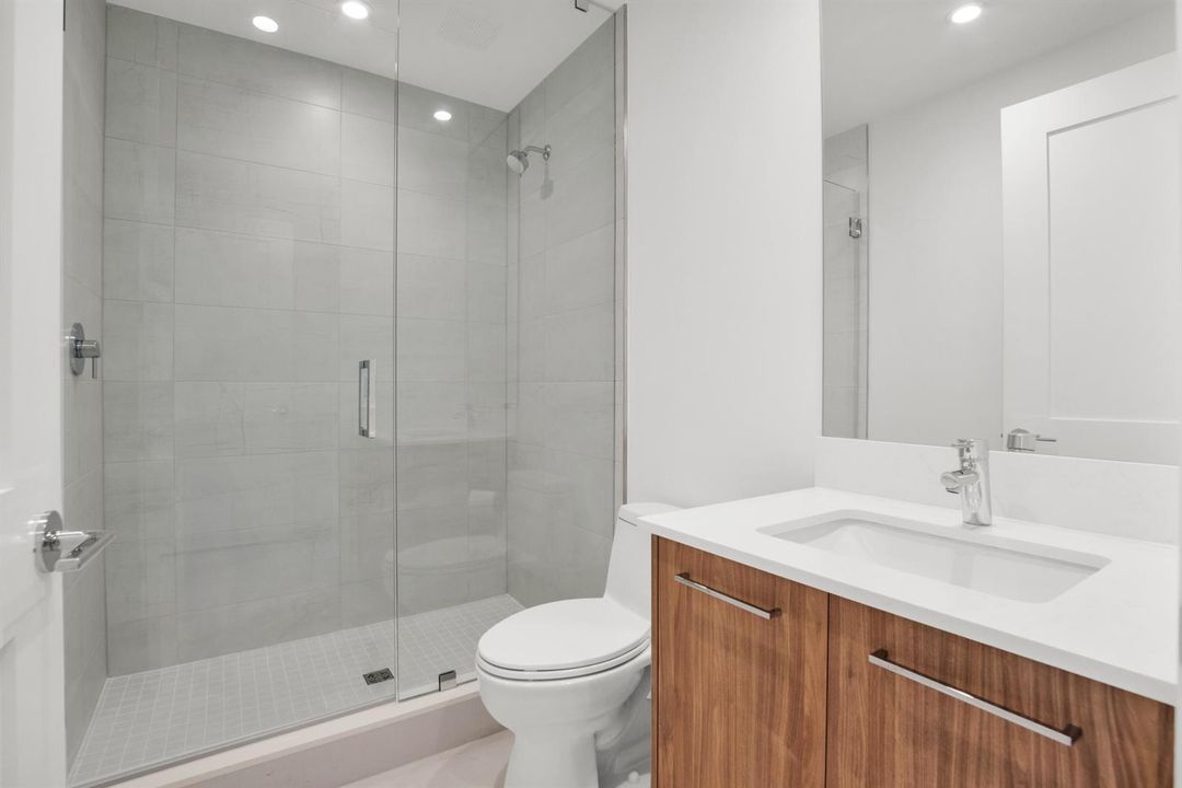 151 N Seabreeze Blvd unit 504-32