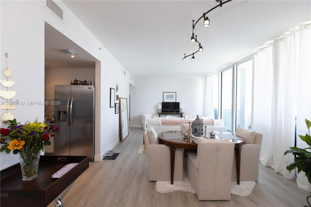 En Venta: $740,000 (2 camas, 2 baños, 1165 Pies cuadrados)