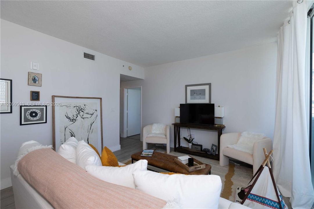 En Venta: $740,000 (2 camas, 2 baños, 1165 Pies cuadrados)