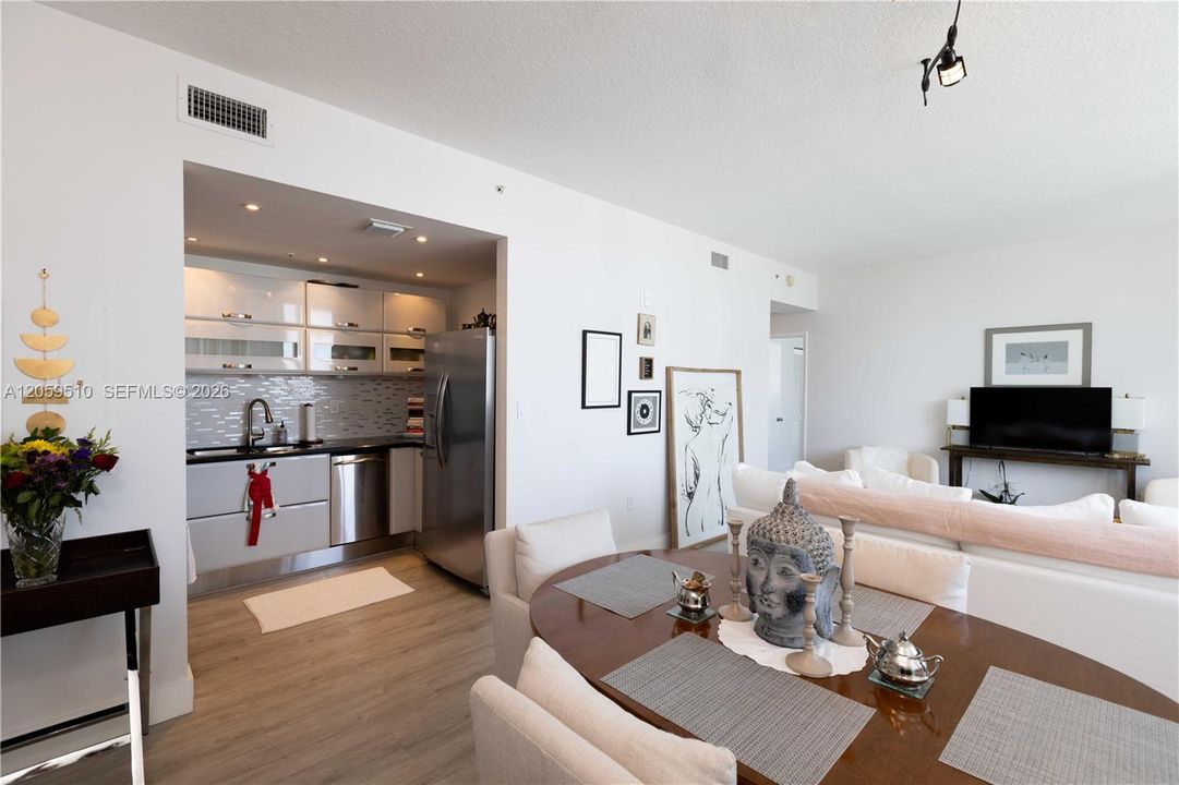 En Venta: $740,000 (2 camas, 2 baños, 1165 Pies cuadrados)