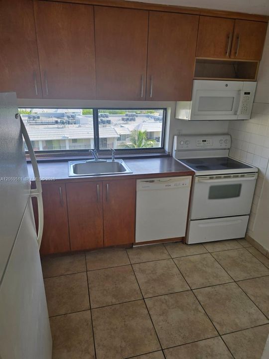 В аренду: $1,875 (1 спален, 1 ванн, 767 Квадратных фут)