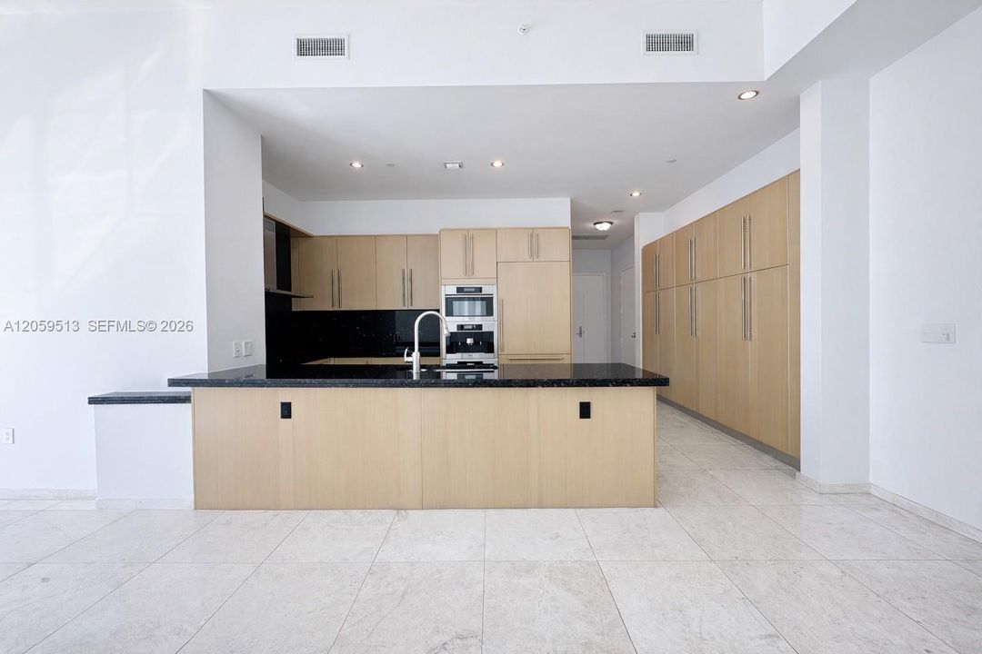 В аренду: $6,900 (2 спален, 2 ванн, 1326 Квадратных фут)