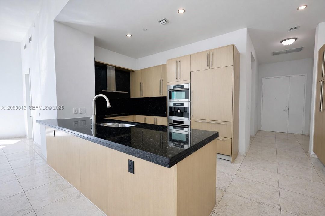 В аренду: $6,900 (2 спален, 2 ванн, 1326 Квадратных фут)