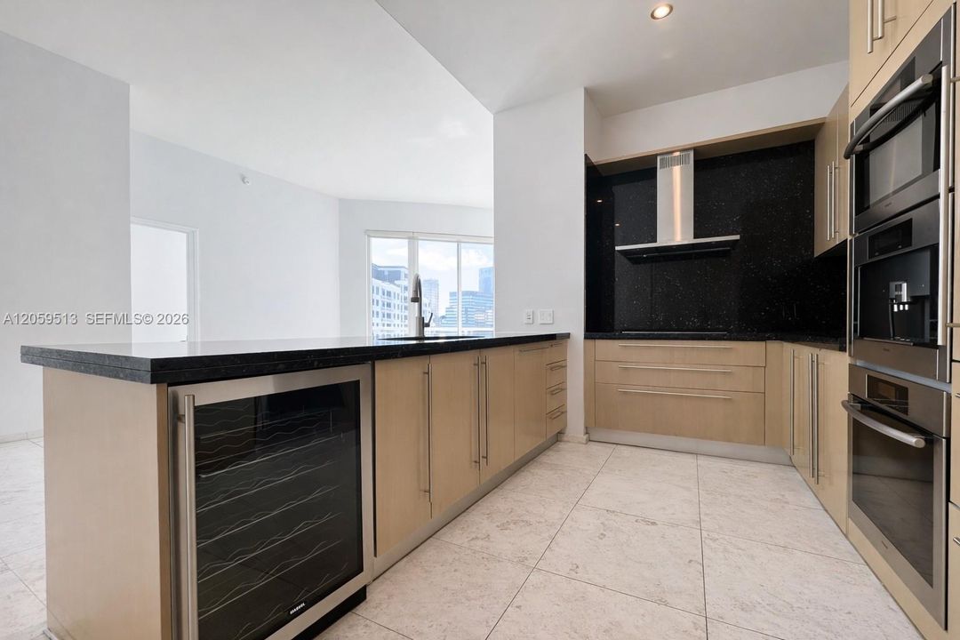 В аренду: $6,900 (2 спален, 2 ванн, 1326 Квадратных фут)