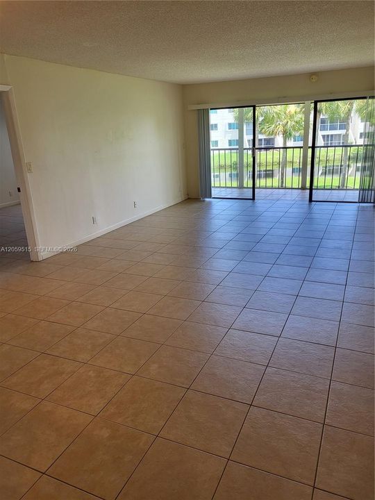 En Venta: $295,000 (2 camas, 2 baños, 1106 Pies cuadrados)